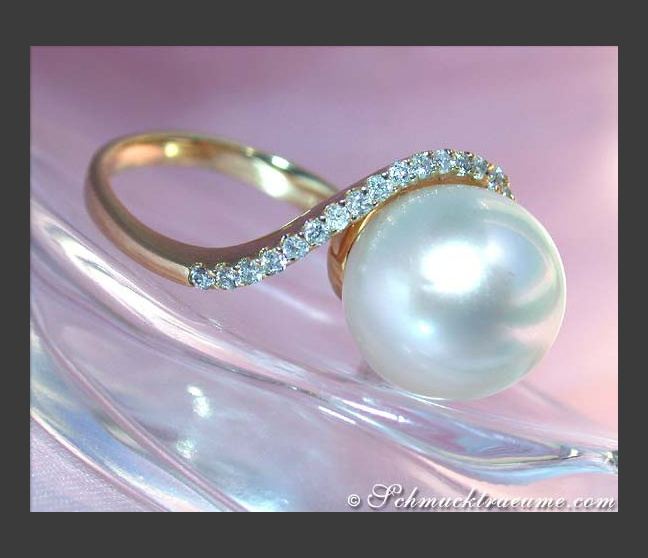 Precious Southsea Pearl Ring with Diamonds in Yellow Gold Precious Southsea Pearl Ring with Diamonds in Yellow Gold