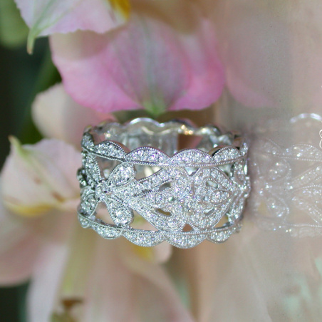 Graceful Antique Style Diamond Ring