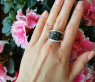 Ring mit schwarzen Diamanten