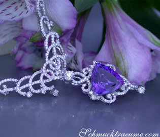 Luxurious AAA Tanzanite Necklace with Diamonds (15,88 ct.)