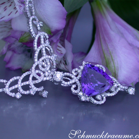 AAA Tansanit Collier mit Brillanten