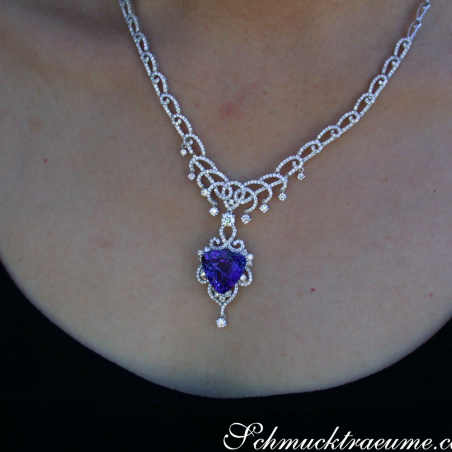 AAA Tansanit Collier mit Brillanten