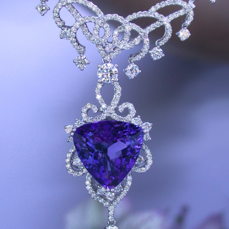 AAA Tansanit Collier mit Brillanten