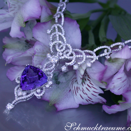 AAA Tansanit Collier mit Brillanten