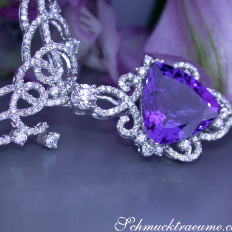 AAA Tansanit Collier mit Brillanten