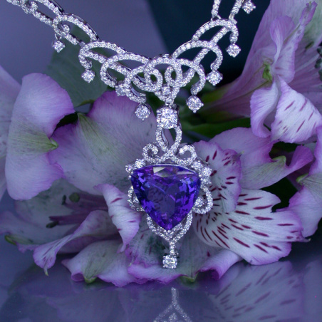 AAA Tansanit Collier mit Brillanten