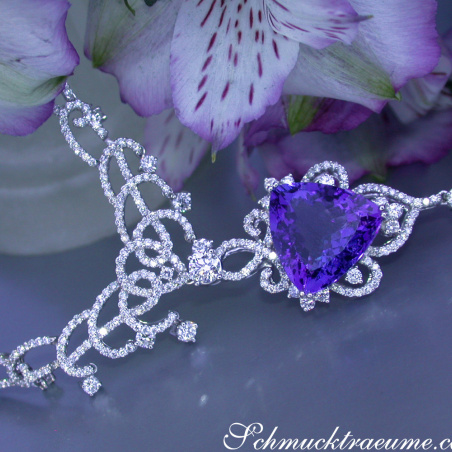 AAA Tansanit Collier mit Brillanten