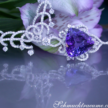 AAA Tansanit Collier mit Brillanten