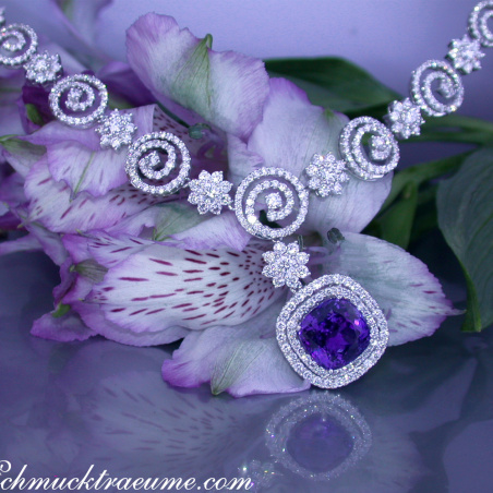 Fantastic AAA Tanzanite Necklace with Diamonds