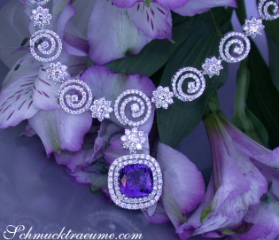 Fantastic AAA Tanzanite Necklace with Diamonds