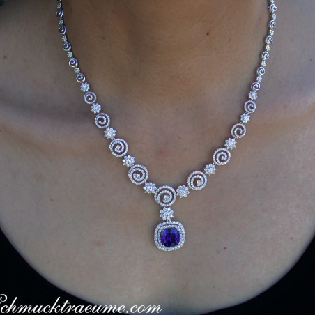 Fantastic AAA Tanzanite Necklace with Diamonds