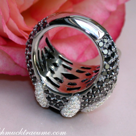 Opulent Onyx Ring with Black & White Diamonds