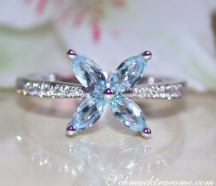 Delicate Aquamarin Blossom Style Ring with Diamonds