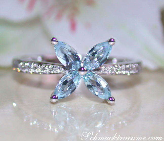 Delicate Aquamarin Blossom Style Ring with Diamonds Delicate Aquamarin Blossom Style Ring with Diamonds