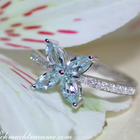 Delicate Aquamarin Blossom Style Ring with Diamonds