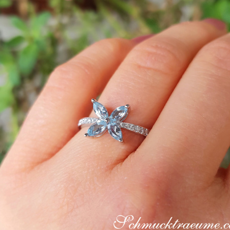 Delicate Aquamarin Blossom Style Ring with Diamonds