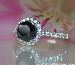 Pretty Black Diamond Solitaire Ring with White Diamonds