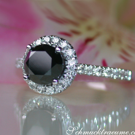 Pretty Black Diamond Solitaire Ring with White Diamonds