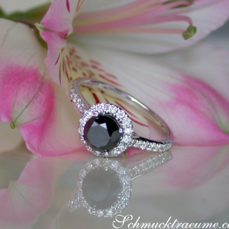 Pretty Black Diamond Solitaire Ring with White Diamonds