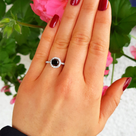 Pretty Black Diamond Solitaire Ring with White Diamonds