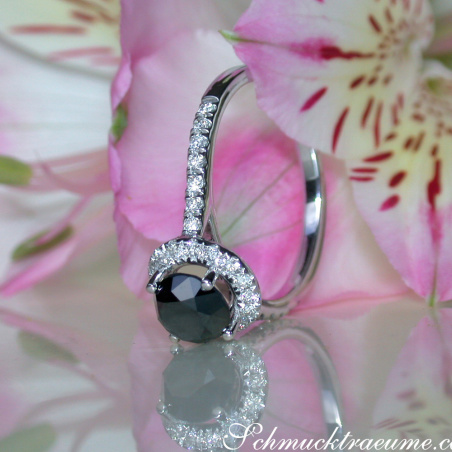 Pretty Black Diamond Solitaire Ring with White Diamonds