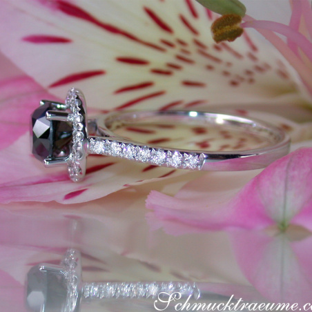 Pretty Black Diamond Solitaire Ring with White Diamonds