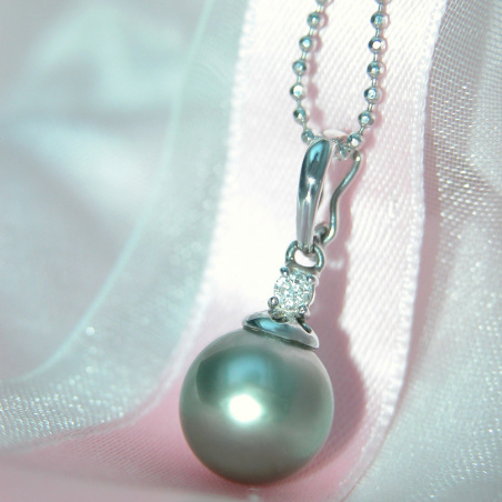 Subtle Tahitian Pearl Pendant with Diamond