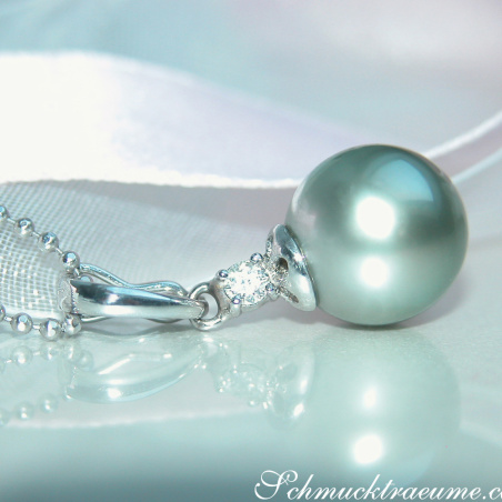 Subtle Tahitian Pearl Pendant with Diamond