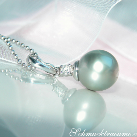 Subtle Tahitian Pearl Pendant with Diamond