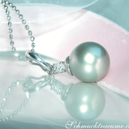 Subtle Tahitian Pearl Pendant with Diamond