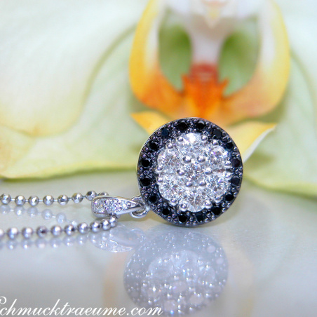 Beautiful Black & White Diamond Pendant in White gold