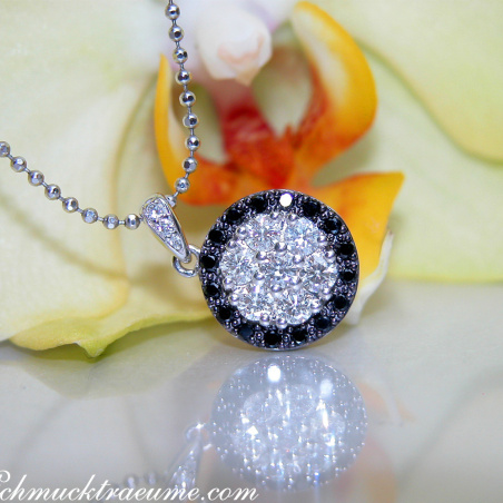 Beautiful Black & White Diamond Pendant in White gold