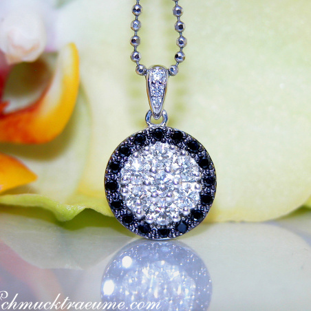 Beautiful Black & White Diamond Pendant in White gold