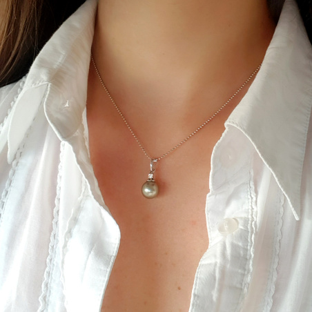 Subtle Tahitian Pearl Pendant with Diamond