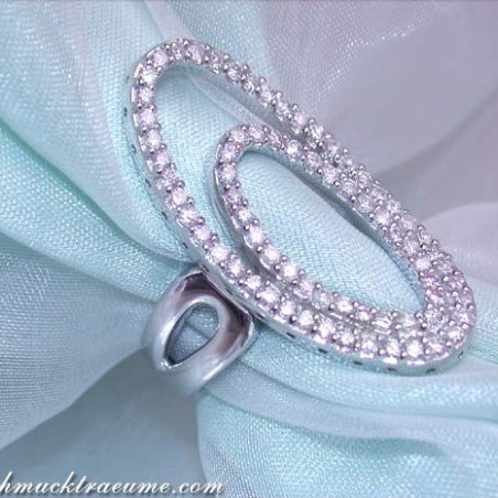 Attractive Diamond Ellipse Ring