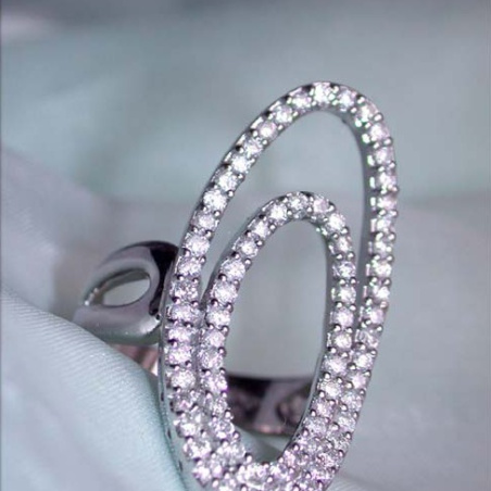 Attractive Diamond Ellipse Ring