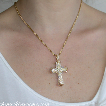 Stately Diamond Cross Pendant in Yellow Gold 18k