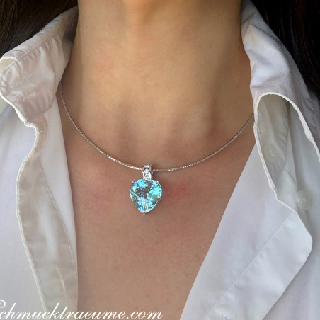 Impressive Aquamarine Heart Pendant with Diamonds
