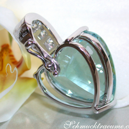 Impressive Aquamarine Heart Pendant with Diamonds