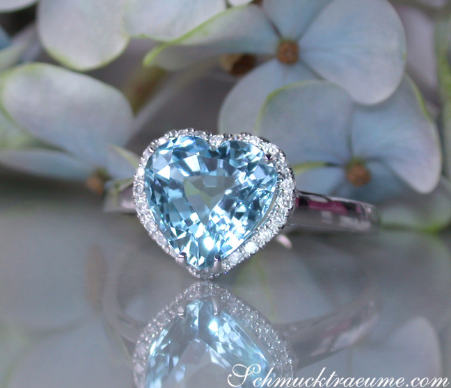 Aquamarin Ring mit Diamanten Aquamarin Ring mit Diamanten