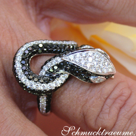 Extravagant Snake Ring with Black Diamonds