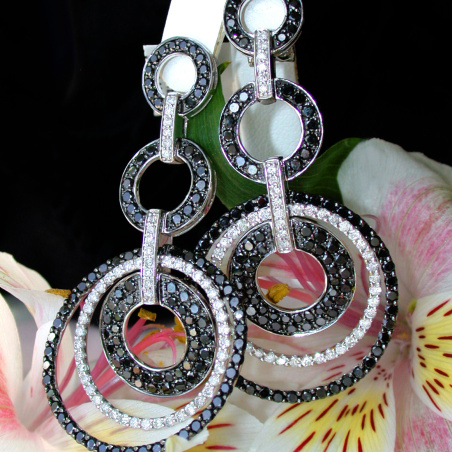 Impressive Circle Earrings with Black Diamonds