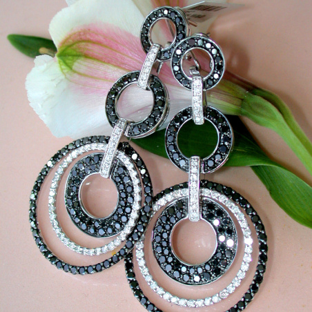 Impressive Circle Earrings with Black Diamonds