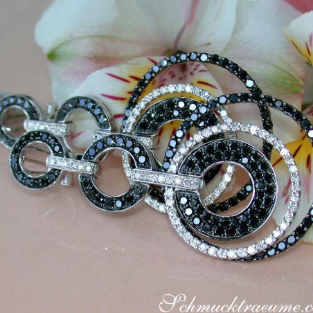 Impressive Circle Earrings with Black Diamonds