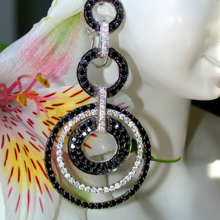 Impressive Circle Earrings with Black Diamonds