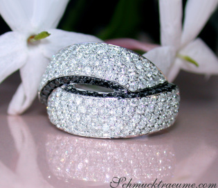 Entwined Diamond Ring with Black Diamonds