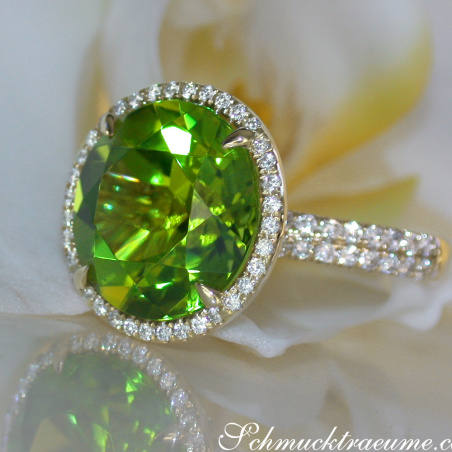 Fantastic Peridot Ring with Diamonds
