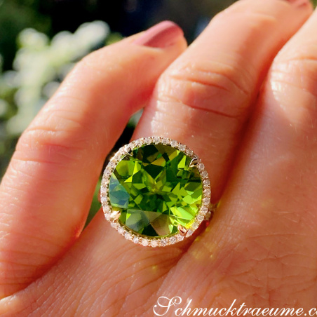 Fantastic Peridot Ring with Diamonds