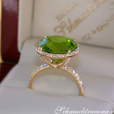 Fantastic Peridot Ring with Diamonds