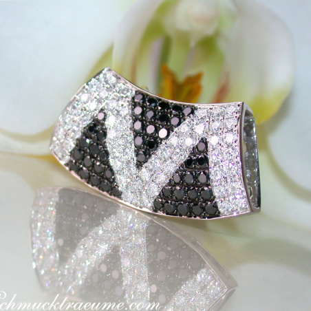 Striking Black & White Diamond Zig Zag Pendant